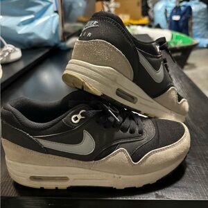 Women’s Nike Ari max 90